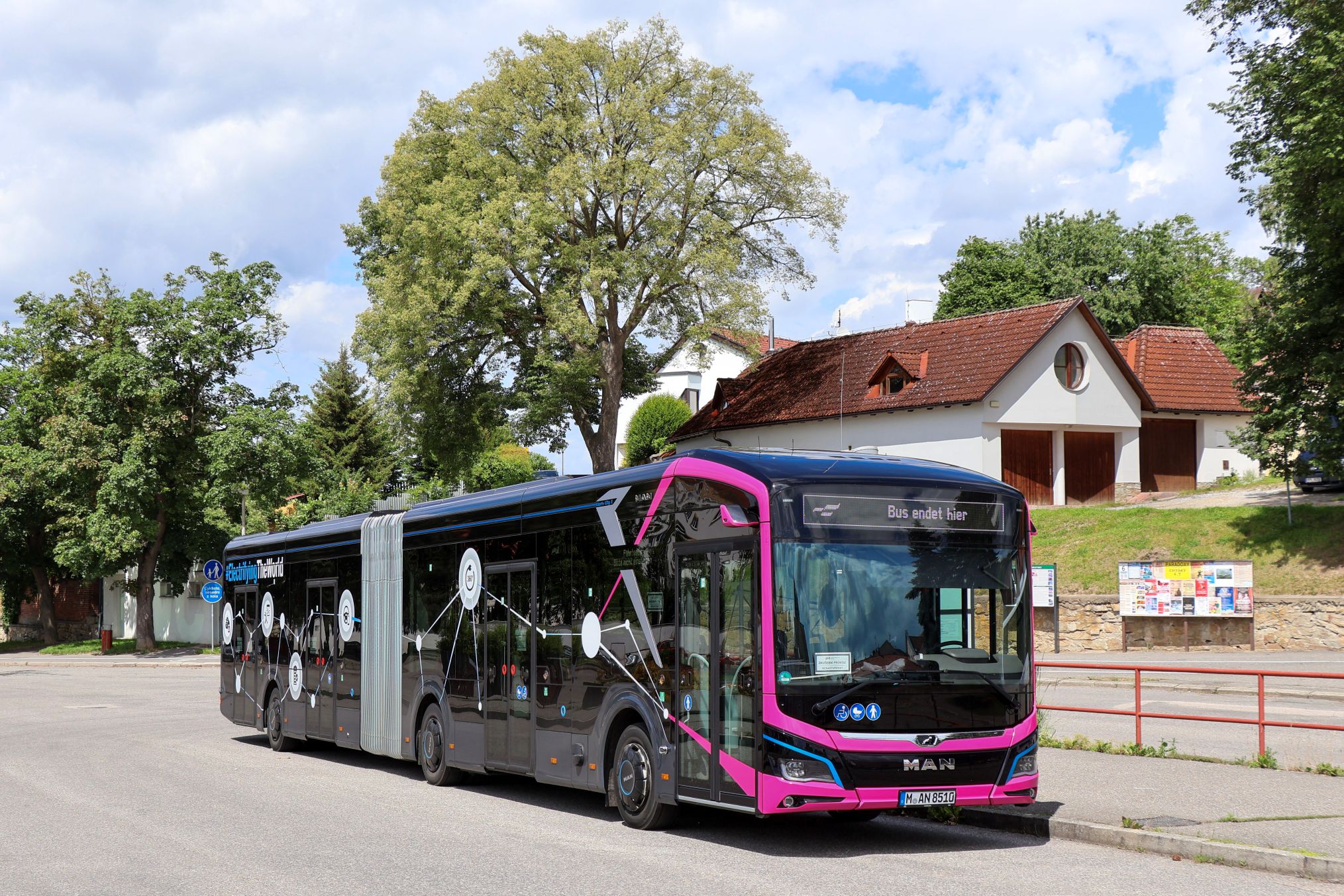test - kloubový elektrobus MAN